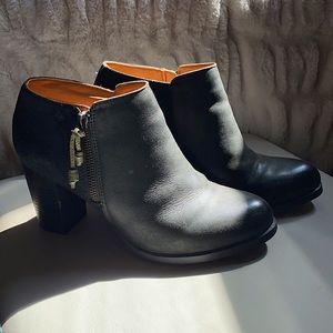 Sperry booties